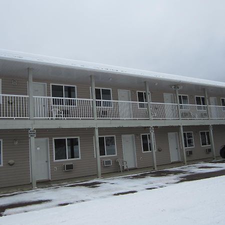 Kacee'S Northern Suites Форт-Нельсон Экстерьер фото